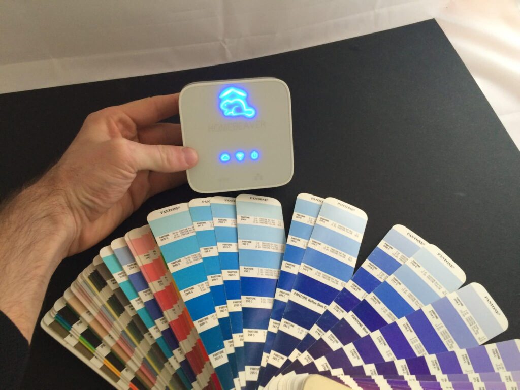 Validation de la couleur d'éclairage à l'aide d'une charte de couleurs Pantone